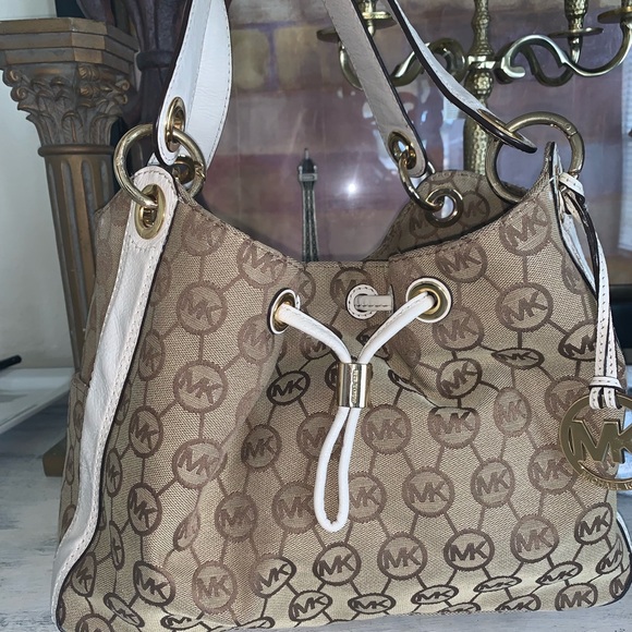 Michael Kors Handbags - Micharl Kors Monogram bag♥️